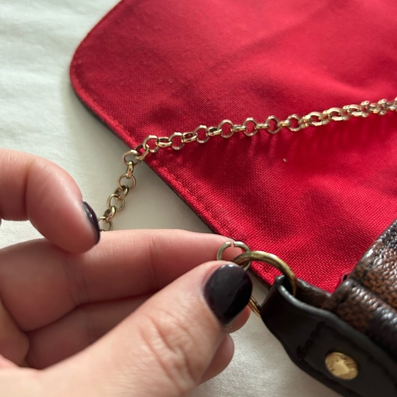 Luxurious Louis Vuitton Purse - Picture 5 of 6